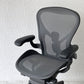 ハーマンミラー Herman Miller アーロンチェア リマスタード フル装備 Bサイズ グラファイトベース ポスチャーフィットSL 定価264,000円 ◇