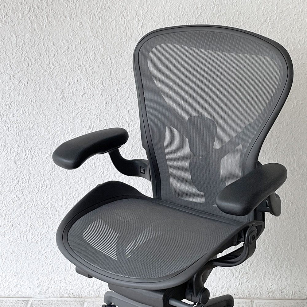 ハーマンミラー Herman Miller アーロンチェア リマスタード フル装備 Bサイズ グラファイトベース ポスチャーフィットSL 定価264,000円 ◇