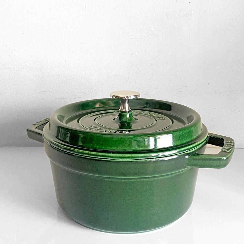 ストウブ Staub ピコ ココット ラウンド 両手鍋 ホーロー鍋 バジルグリーン 20cm ガス オーブン IH対応 鋳物 フランス製 定価￥31,900- ■