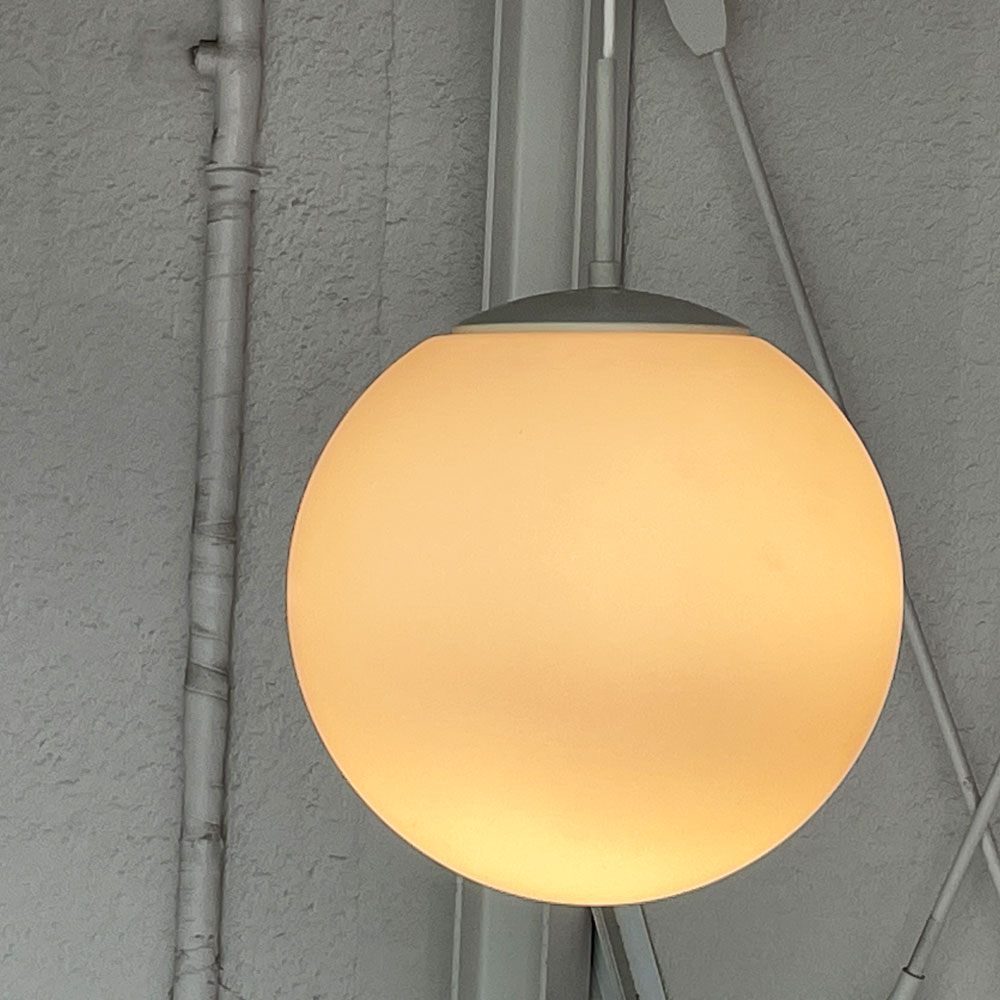リンブルグ LIMBURG グローボール ペンダントライト Φ30cm サテン フロストガラス オパールガラス ドイツ Kエムテック ヤマギワ取扱 ◇
