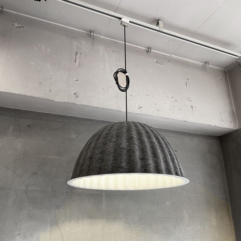 ムート Muuto アンダーザベル UnderThe Bell ペンダントライト グレー Φ55cm リサイクルプラスチックフェルト 北欧照明 デンマーク 参考定価¥146,300- ♪