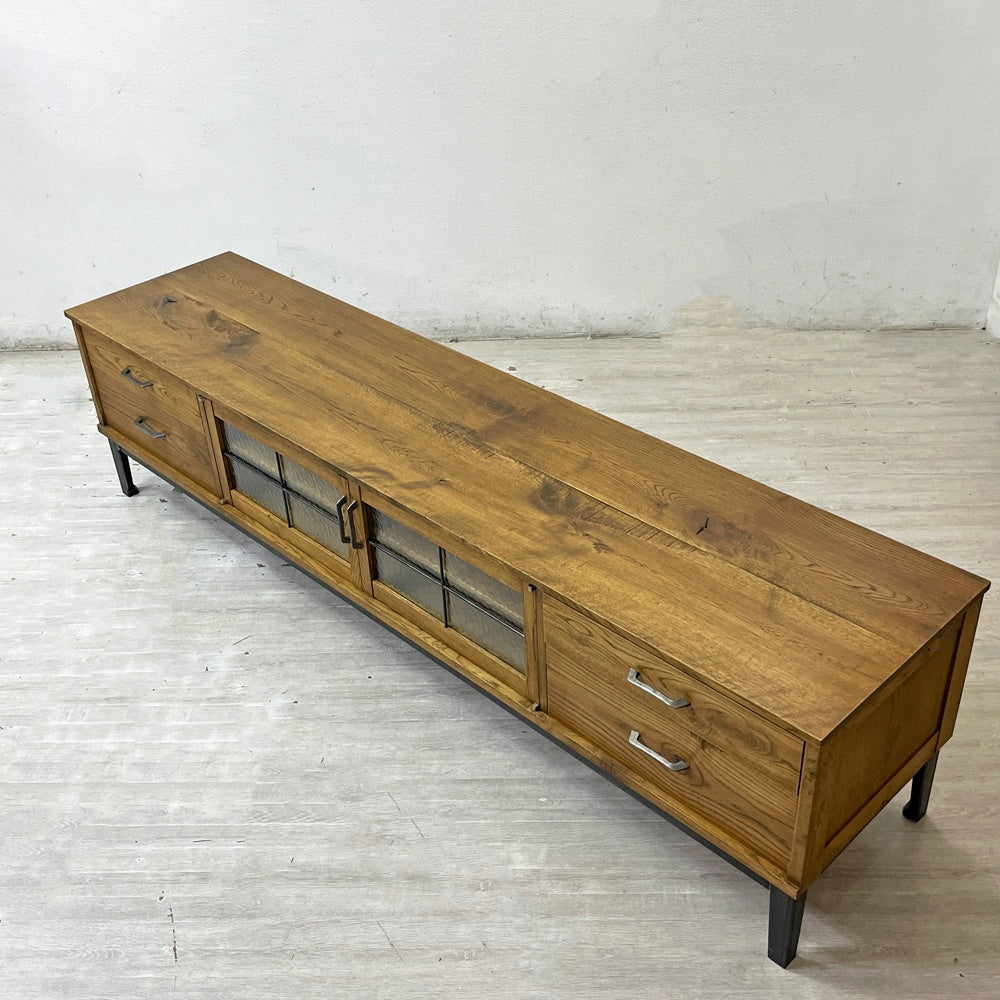トラックファニチャー TRUCK FURNITURE ガット ローボードGATTO LOW BOARD ナラ無垢材 鋳鉄製ハンドル 可動棚 アジャスター付き 定価¥456,500- ●
