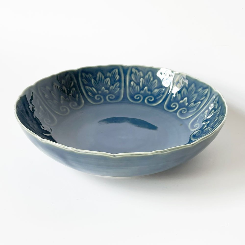 宮岡麻衣子 瑠璃釉 輪花陽刻 牡丹文七寸鉢 深皿 和皿 盛付皿 現代作家 陶芸 ★