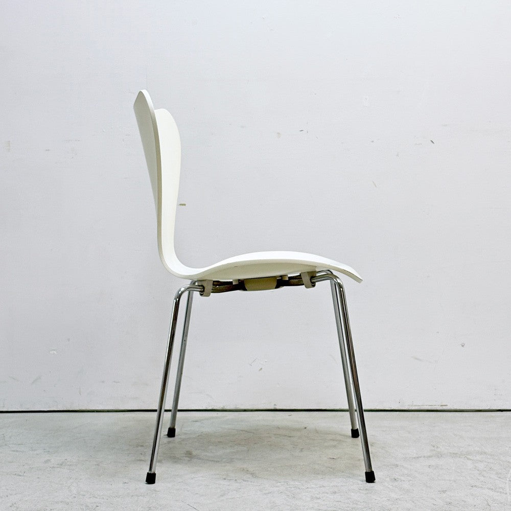 フリッツハンセン Fritz Hansen 3107 セブンチェア ホワイト ラッカー仕上げ スタッキング アルネ・ヤコブセン デンマーク 北欧家具 ●