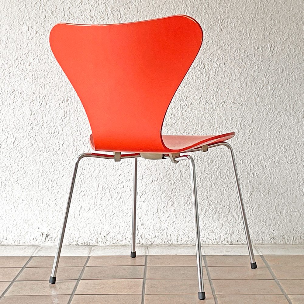 フリッツハンセン Fritz Hansen 3107 セブンチェア オレンジ ラッカー仕上げ スタッキング アルネ・ヤコブセン デンマーク 北欧家具 ビンテージ ◇
