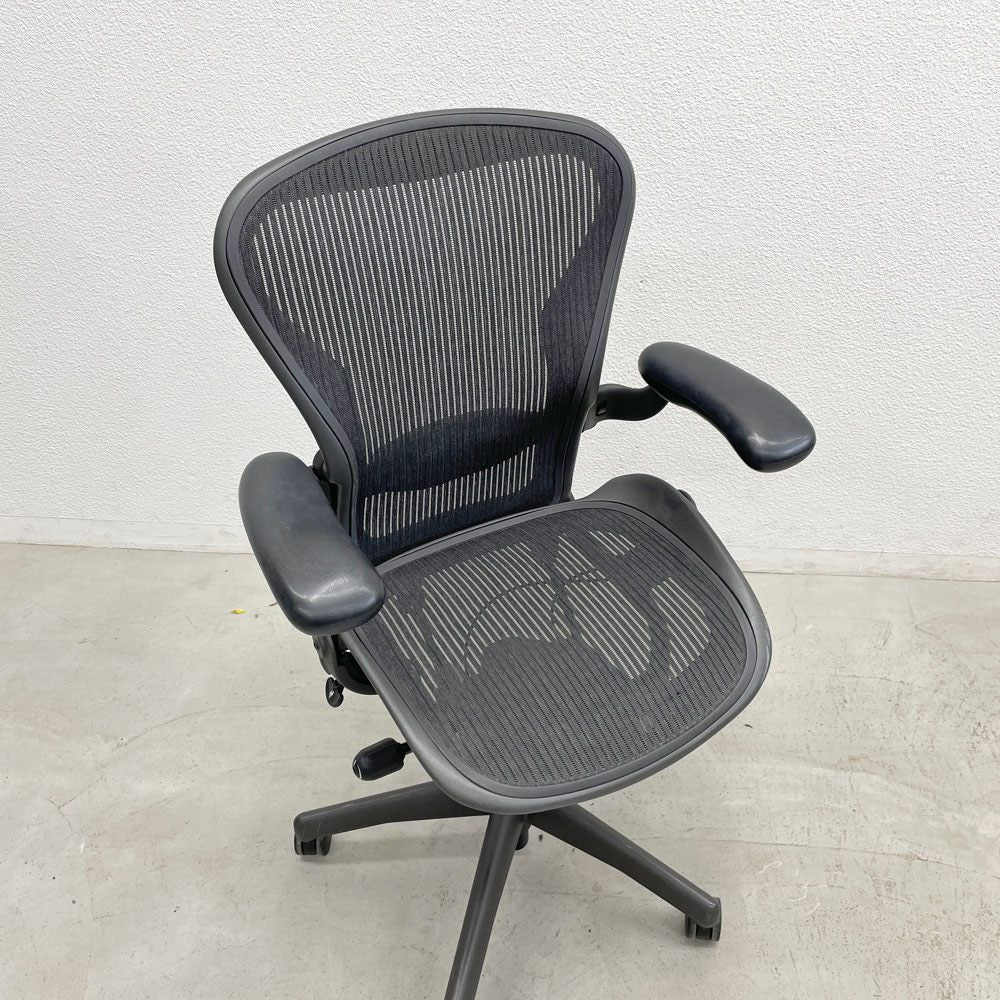 ハーマンミラー Herman Miller アーロンチェア Bサイズ ランバーサポート フル装備 グラファイトベース ビル・スタンフ ＆ ドン・チャドウィック 〓