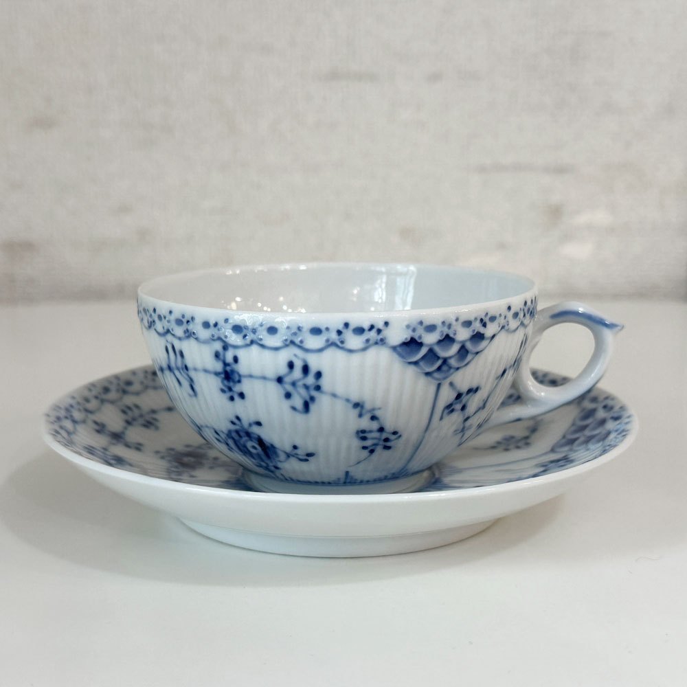 ロイヤルコペンハーゲン ROYAL COPENHAGEN ブルーフルーテッド ハーフレース ティーカップ＆ソーサー 北欧食器 G ◎