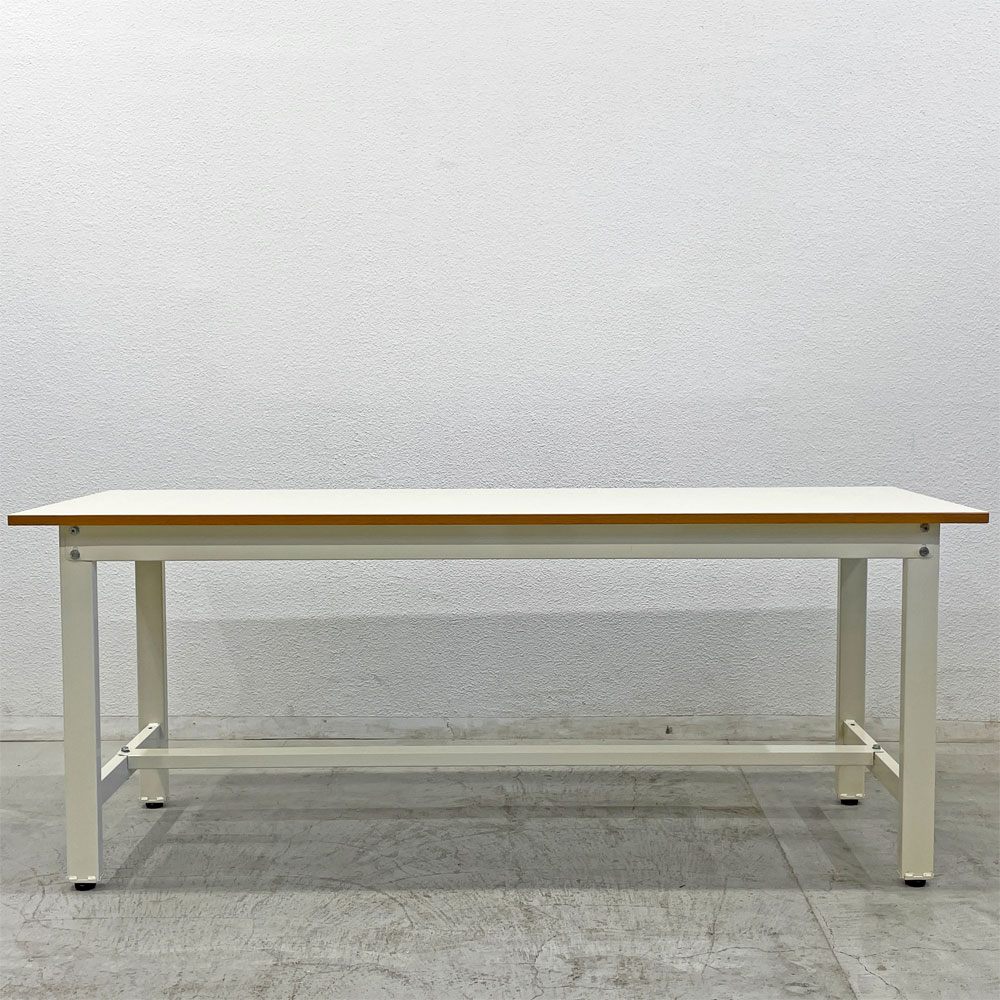 サカエ 軽量作業台 アイボリー W180cm テーブル デスク ポリエステル天板 ホワイト 耐荷重300kg アジャスター付き 参考価格約42,878円 〓