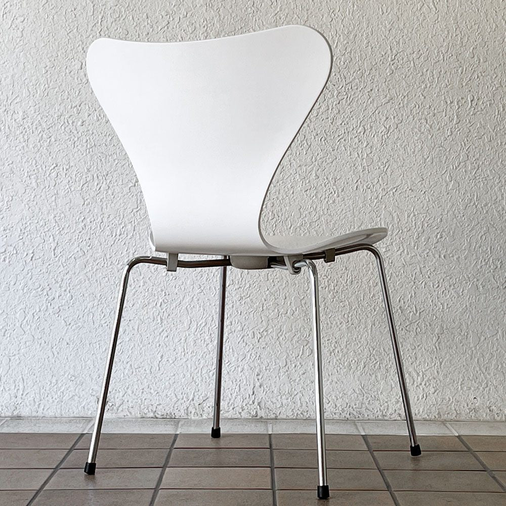 フリッツハンセン Fritz Hansen 3107 セブンチェア ラッカー仕上げ ホワイト スタッキング アルネ・ヤコブセン デンマーク 北欧家具 B ◇