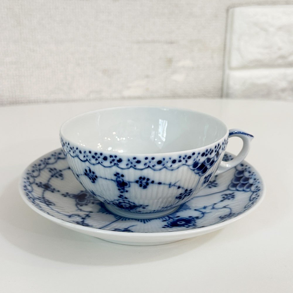 ロイヤルコペンハーゲン ROYAL COPENHAGEN ブルーフルーテッド ハーフレース ティーカップ＆ソーサー 北欧食器 Ｈ ◎