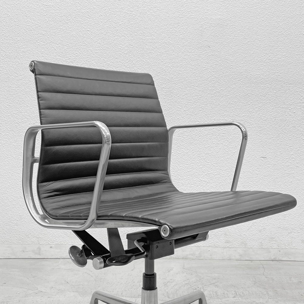 ハーマンミラー Herman Miller イームズアルミナムグループチェア マネージメントチェア アルミバフベース ガス圧昇降仕様 5本脚 キャスタータイプ 本革 イームズ 〓