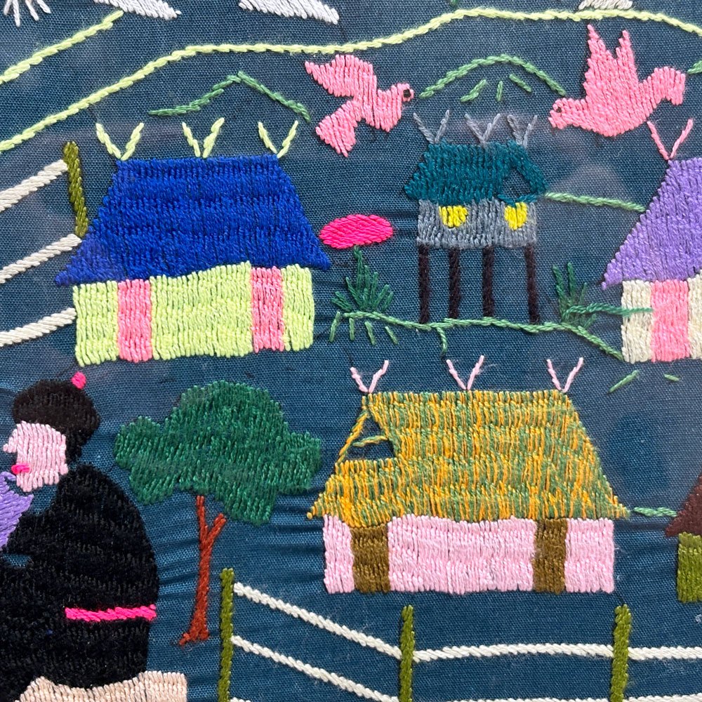 チェンマイ 手刺繍の装飾布 アートフレーム  52×87cm 額装品 インテリア タイ ●