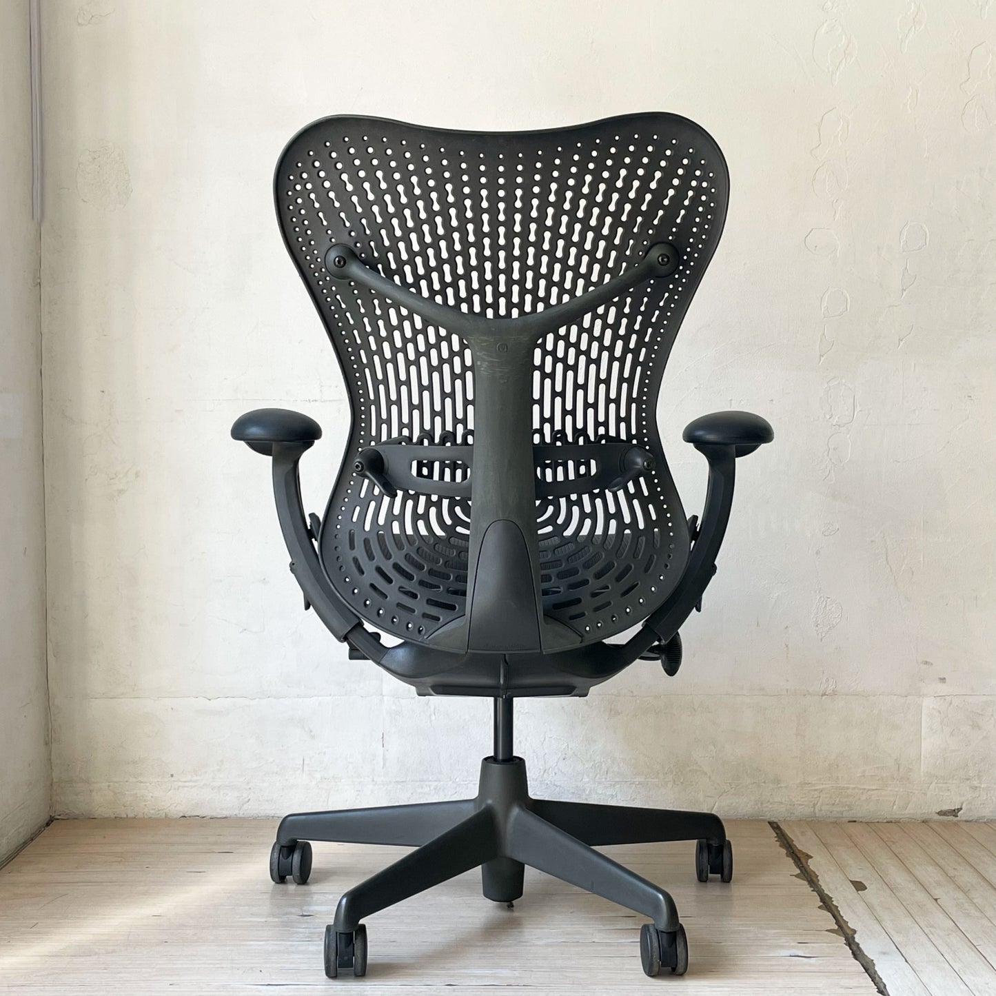 ハーマンミラー Herman Miller ミラチェア Mirra デスクチェア グラファイトベース グラファイトフレーム B ★
