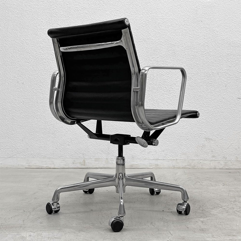 ハーマンミラー Herman Miller アルミナムグループ マネジメントチェア 本革 ブラック 5本脚 キャスター付 C&R イームズ 〓
