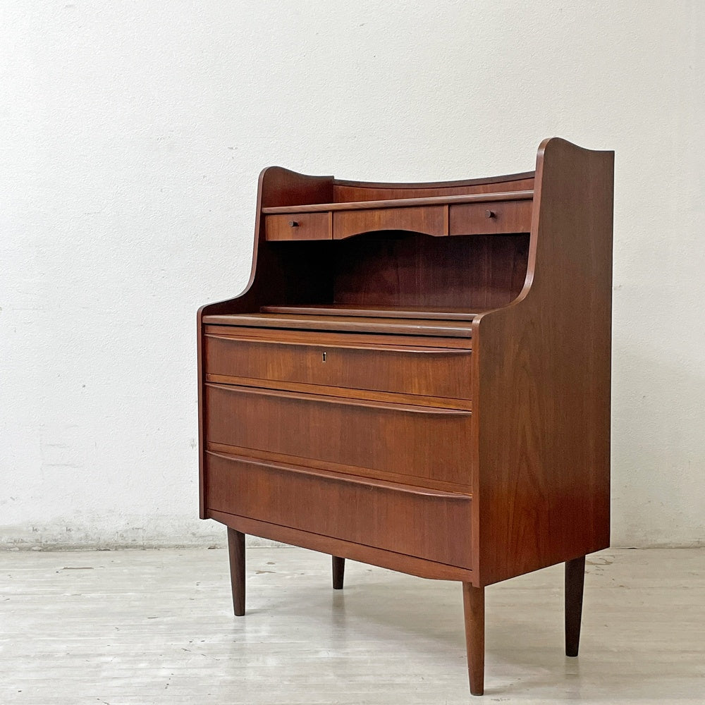 デンマークビンテージ  Danish Vintage チーク材 ライティングビューロー ドレッサー 3ドロワーズ 本棚 スライド天板 鍵欠品 北欧家具 ●