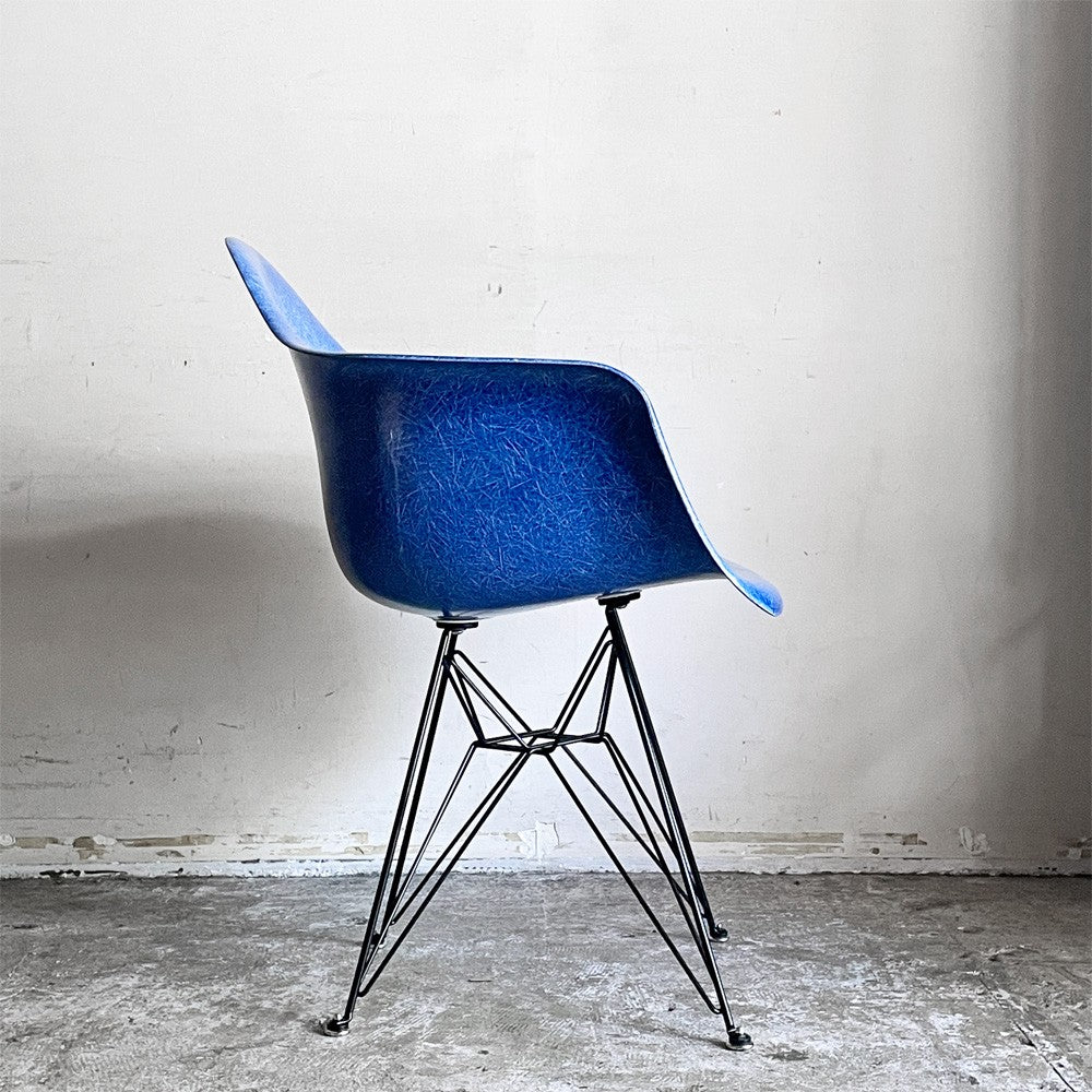 ハーマンミラー Herman Miller アームシェルチェア 現行FRP製 ウルトラマリンブルー エッフェルベース C&R イームズ ミッドセンチュリー ■