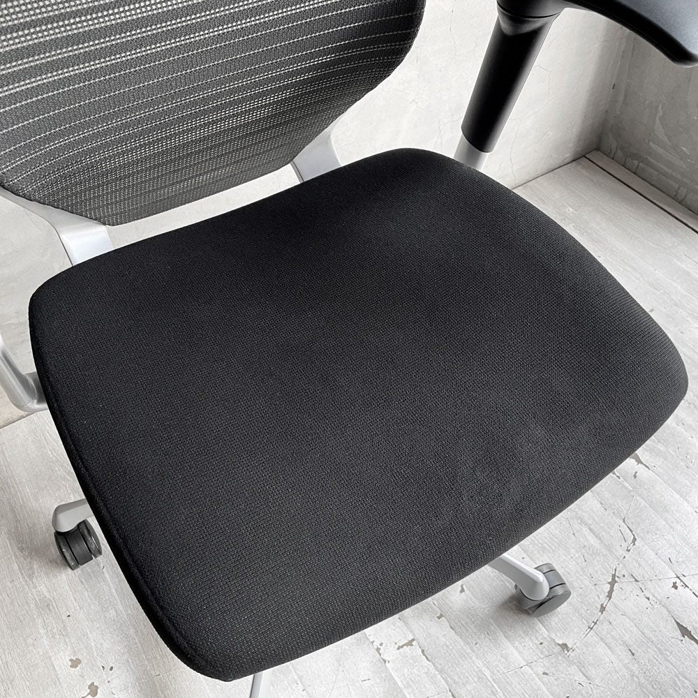 オカムラ okamura バロンチェア Baron Chair デスクチェア WORKAHOLIC特注モデル エクストラローバック グラデーションサポートメッシュ ヘッドレスト 座面クッション仕様 ジョルジェット・ジウジアーロ 定価￥227,590- ♪