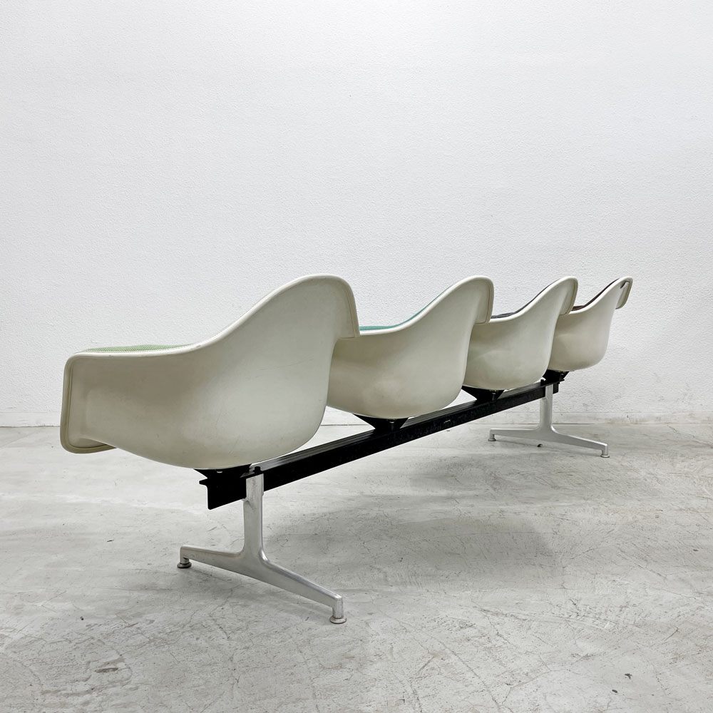 ハーマンミラー Herman Miller ビンテージ エアポートベンチ タンデムシート 4連 アームシェル 2nd ファブリック 新品張替え済 イームズ 希少ブラウン・グレー・グリーン・ライトグリーン A 〓