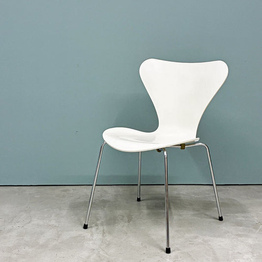 フリッツハンセン Fritz Hansen 3107 セブンチェア ラッカー ホワイト スタッキング アルネ・ヤコブセン デンマーク 北欧家具 ◎