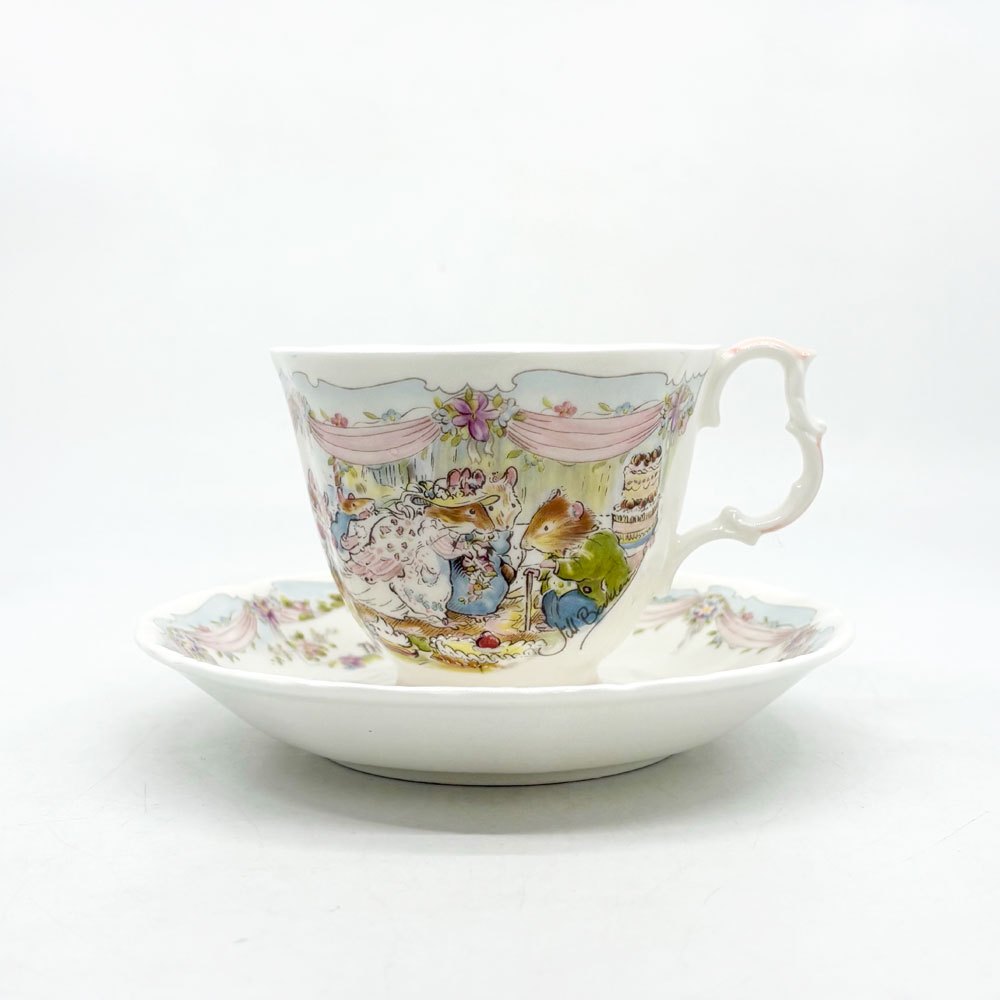 ロイヤルドルトン Royal Doulton ブランブリーヘッジ ウエディング ティーカップ＆ソーサー イギリス 箱付き B ●