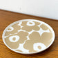 マリメッコ marimekko ウニッコ UNIKKO ラウンドプレート Φ20cm ベージュ マイヤ・イソラ Maija Isola フィンランド 北欧食器 ★