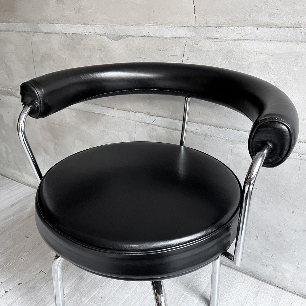 カッシーナ Cassina フォートゥイユ トゥルナン スウィベルチェア 7 FAUTEUIL TOURNANT LC7 レザー 本革 ブラック シャルロット・ペリアン イ・マエストリ・コレクション MoMA ♪