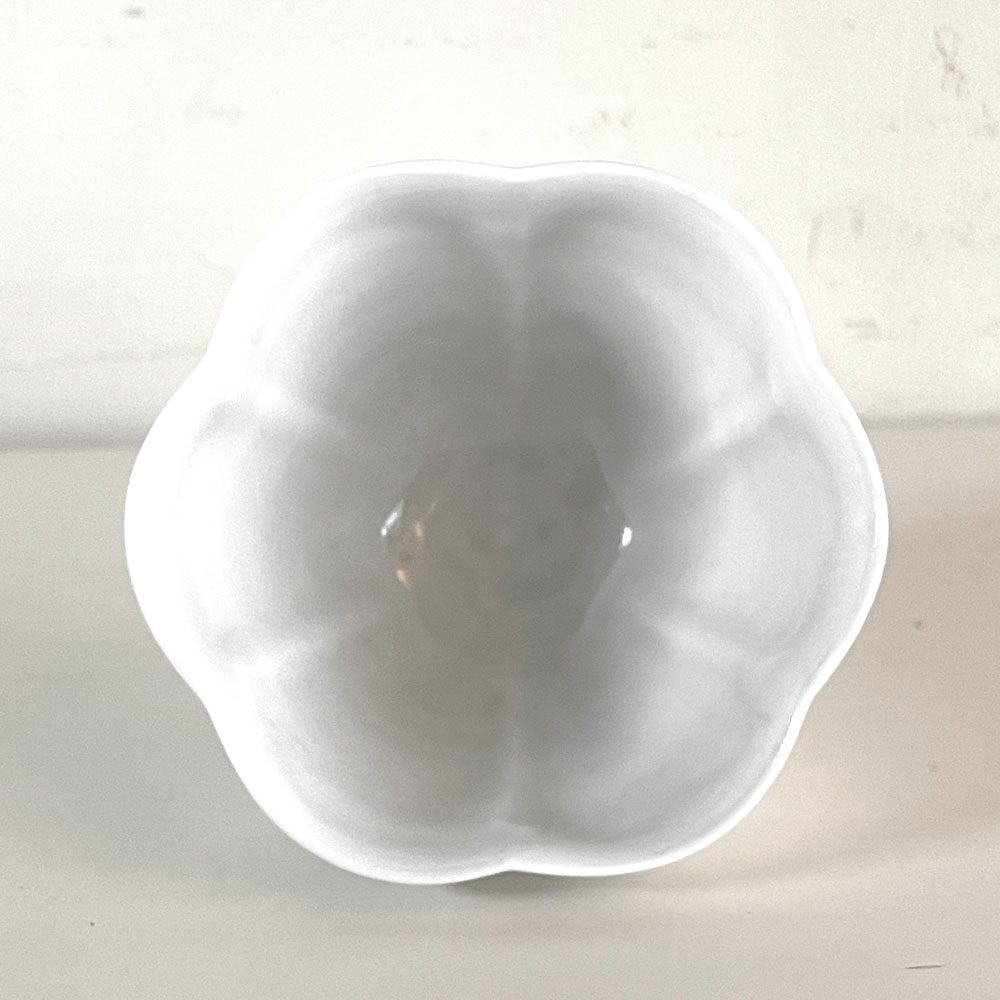 境知子 白釉輪花茶杯 湯呑 ぐい呑み 猪口 カップ 白磁 Φ8.5cm 陶芸家 現代作家 B ■