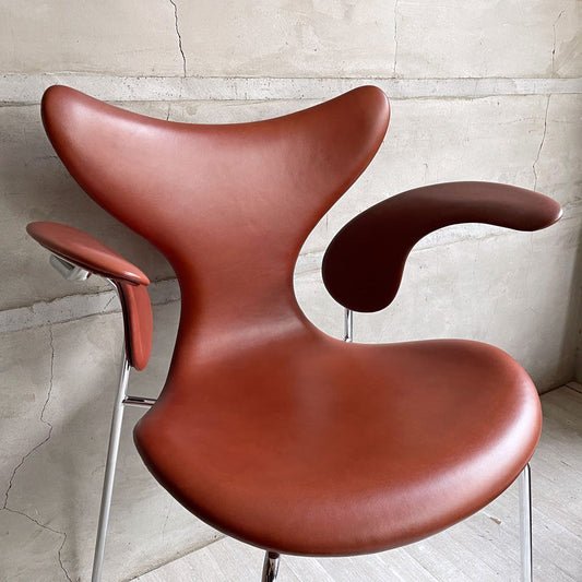 フリッツハンセン Fritz Hansen リリー LiLY アームチェア エイトチェア フルパディング 3208 ソフトレザー コニャック ダイニングチェア アルネ・ヤコブセン ♪