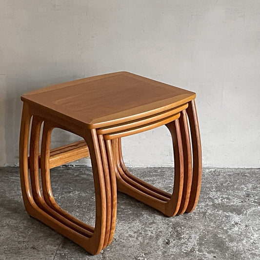ネイサンファニチャー NATHAN Furniture バーリントン Burlington ネストテーブル チーク材 3連 入れ子式 UKビンテージ ■