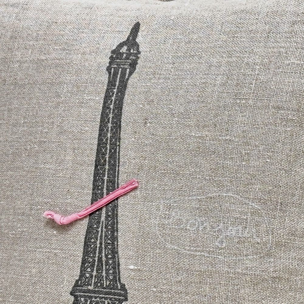 コーラルアンドタスク Coral & Tusk クッション エッフェル塔 ウサギ 刺繍 カバーリング 31×41cm 廃番 ●