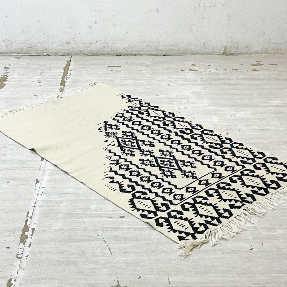 モロッカンラグ MOROCCAN RUG キリムラグ ホワイト＆ブラック 145×81cm 手織り絨毯 ラグ 幾何学模様 モロッコ ●