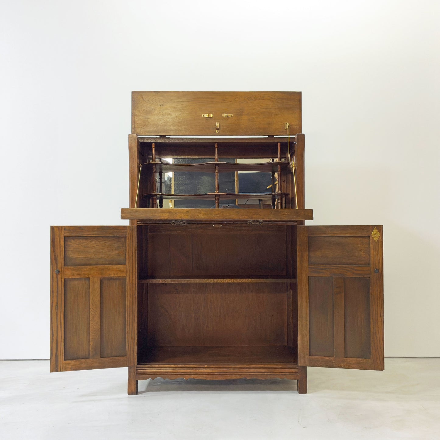 オールドチャーム Old Charme カクテルキャビネット オーク材 バーキャビネット W76cm チューダー様式 クラシカル 英国家具 ●