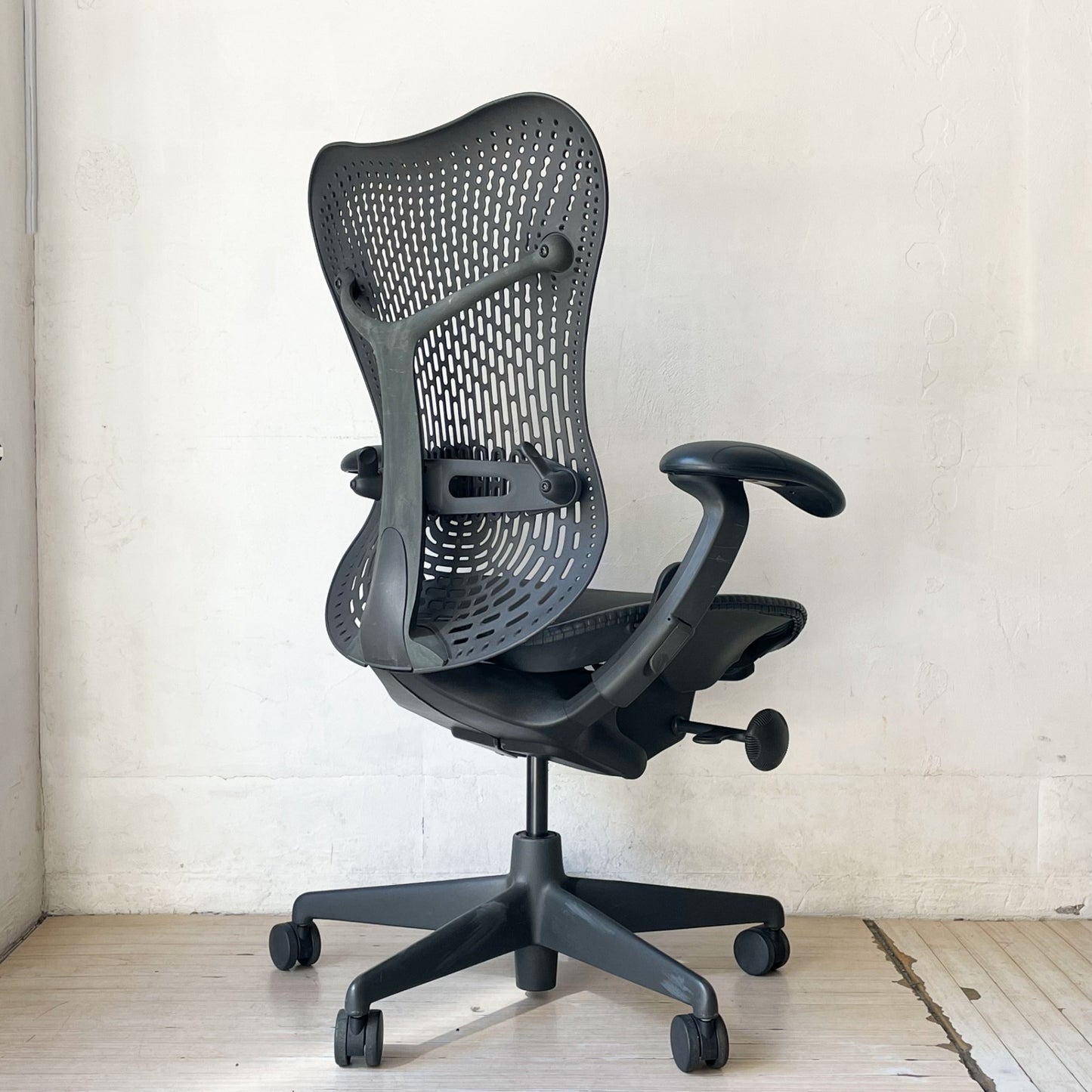ハーマンミラー Herman Miller ミラチェア Mirra デスクチェア グラファイトベース グラファイトフレーム A ★
