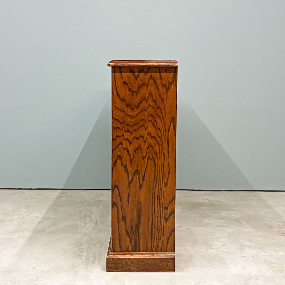 三越家具 カントリーハウス ブルージュ CDB3 ガラスキャビネット ステンドグラス 引き戸 4枚扉 オーク材 カントリースタイル アンティークスタイル W117cm ◎