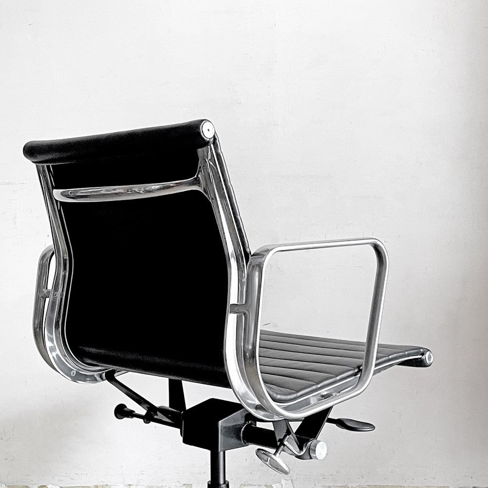 ハーマンミラー Herman Miller イームズアルミナムグループチェア マネージメントチェア アルミバフベース ガス圧昇降仕様 5本脚 キャスタータイプ 本革 イームズ ■