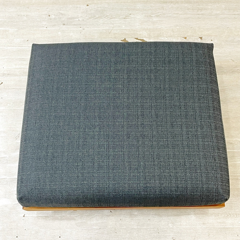 モダンデザイン Modern Design オットマン スツール 70×60cm  グレー ファブリック ウォールナット ●
