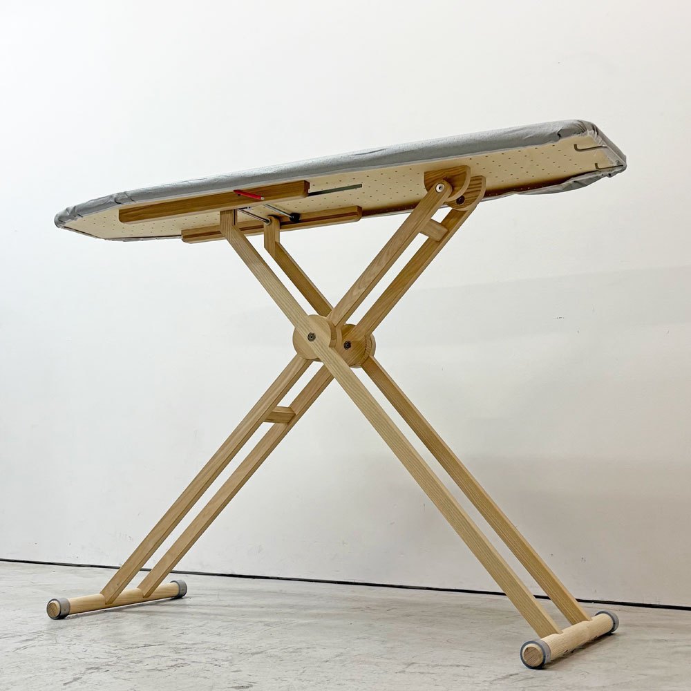 サイドバイサイド SIDE BY SIDE アイロン台 Ironing Board Au Pair アッシュ材 折り畳み 替えカバー付き ドイツ scope取扱い ●