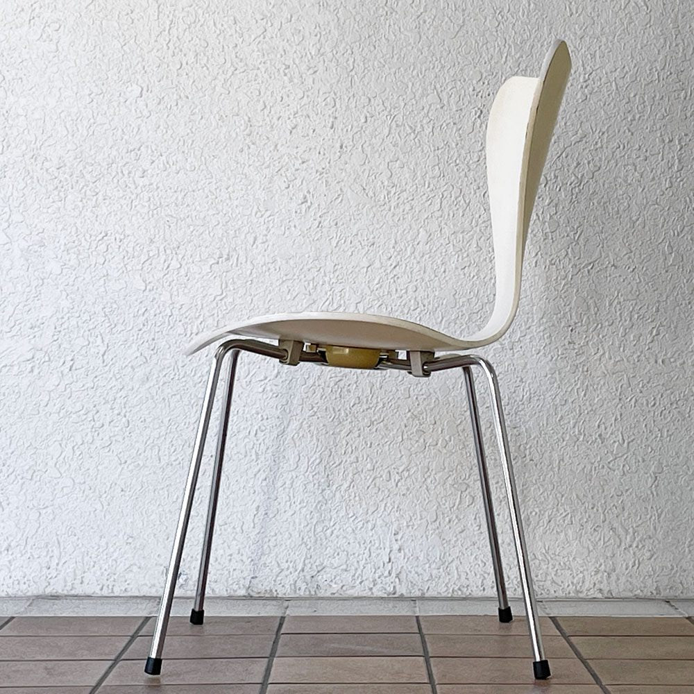 フリッツハンセン Fritz Hansen 3107 セブンチェア ラッカー ホワイト スタッキング アルネ・ヤコブセン デンマーク 北欧家具 A ◇