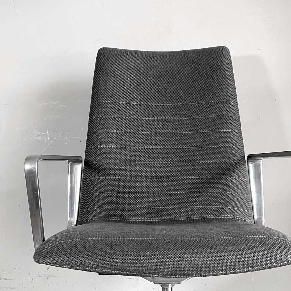 アンドリューワールド Andreu World フレックス エグゼクティブ Flex Executive インターミディエイトバック アームチェア デスクチェア アルミ キャスターベース ガス圧昇降 参考価格 ¥295,460- ■