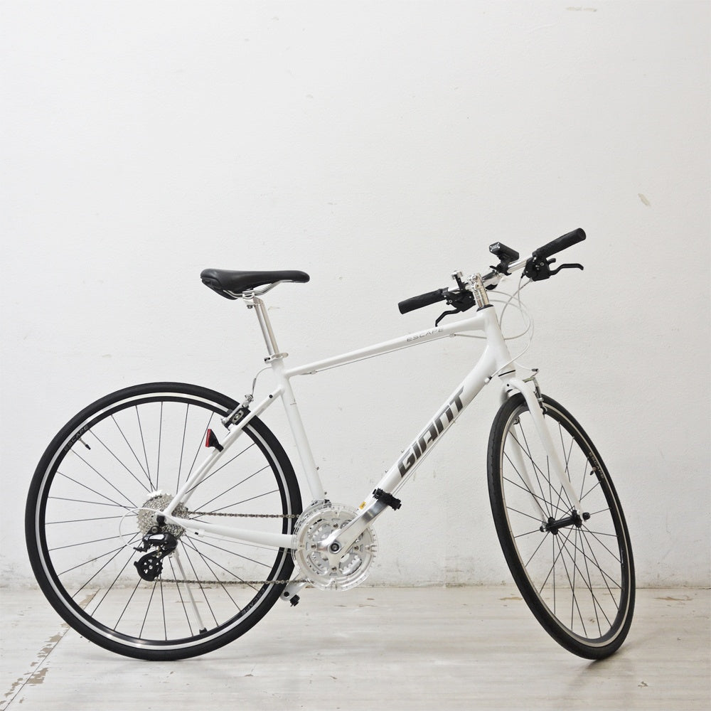 ジャイアント GIANT クロスバイク ESCAPE R3 ホワイト size M 3×8 24段変速 自転車 2021年製 ●