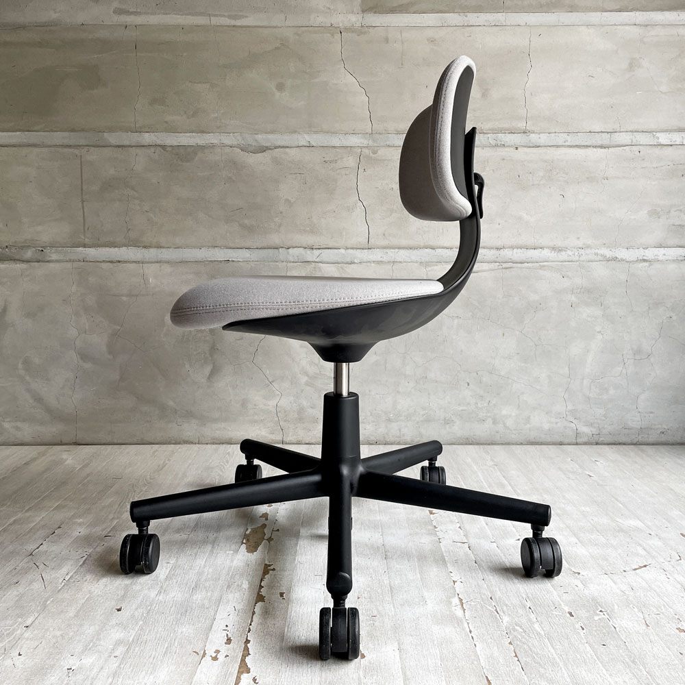 ヴィトラ vitra ルーキー Rookie デスクチェア キャスターチェア コンスタンチン・グルチッチ グレー シンプルデザイン 定価￥78,100-  ♪