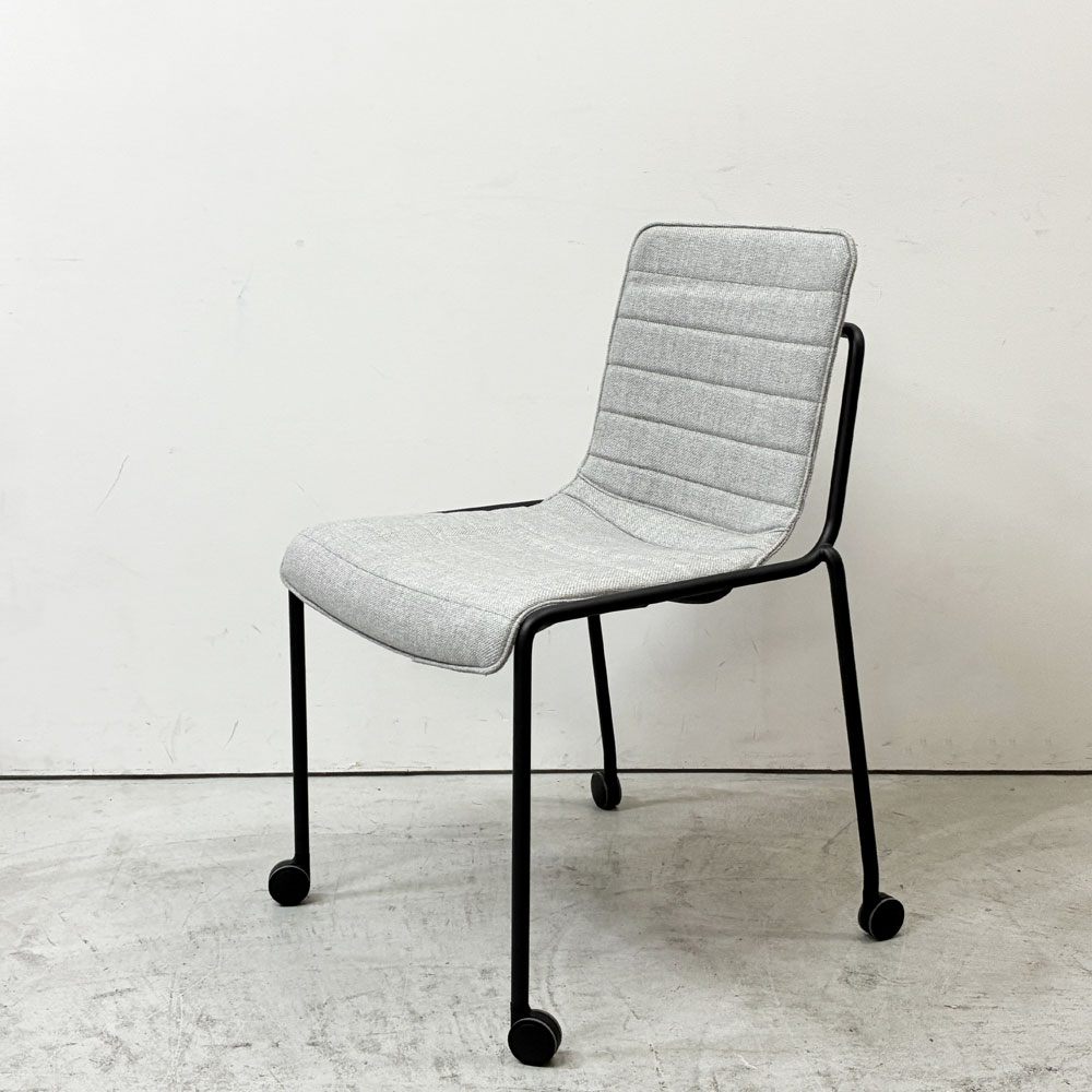 コクヨ KOKUYO オフセットフレームチェア offset frame chair オフィスチェア スタッキングチェア 4脚セット 4本脚 ファブリックシート スカイグレー キャスター 総定価￥274,800- A ●