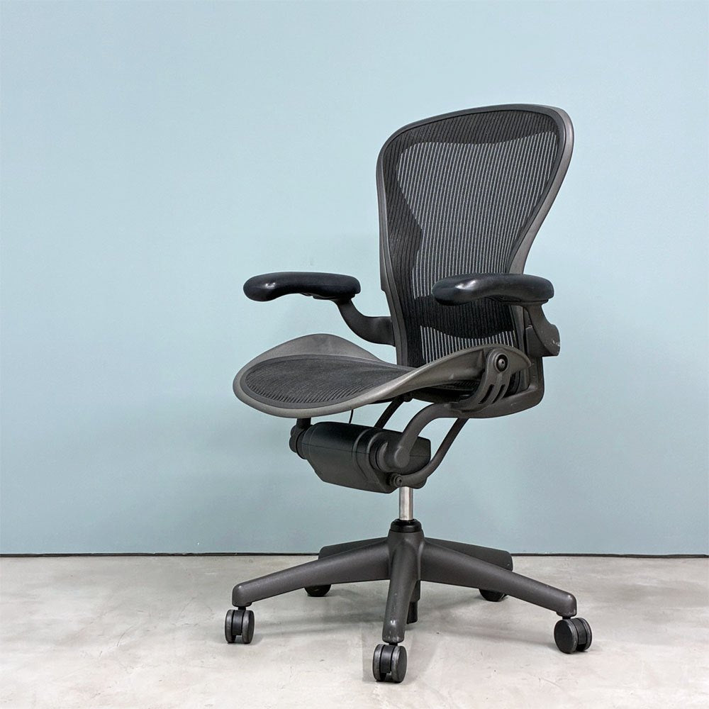 ハーマンミラー HermanMiller アーロンチェア ライト Bサイズ クラシックカーボンメッシュ ランバーサポート グラファイトベース ◎