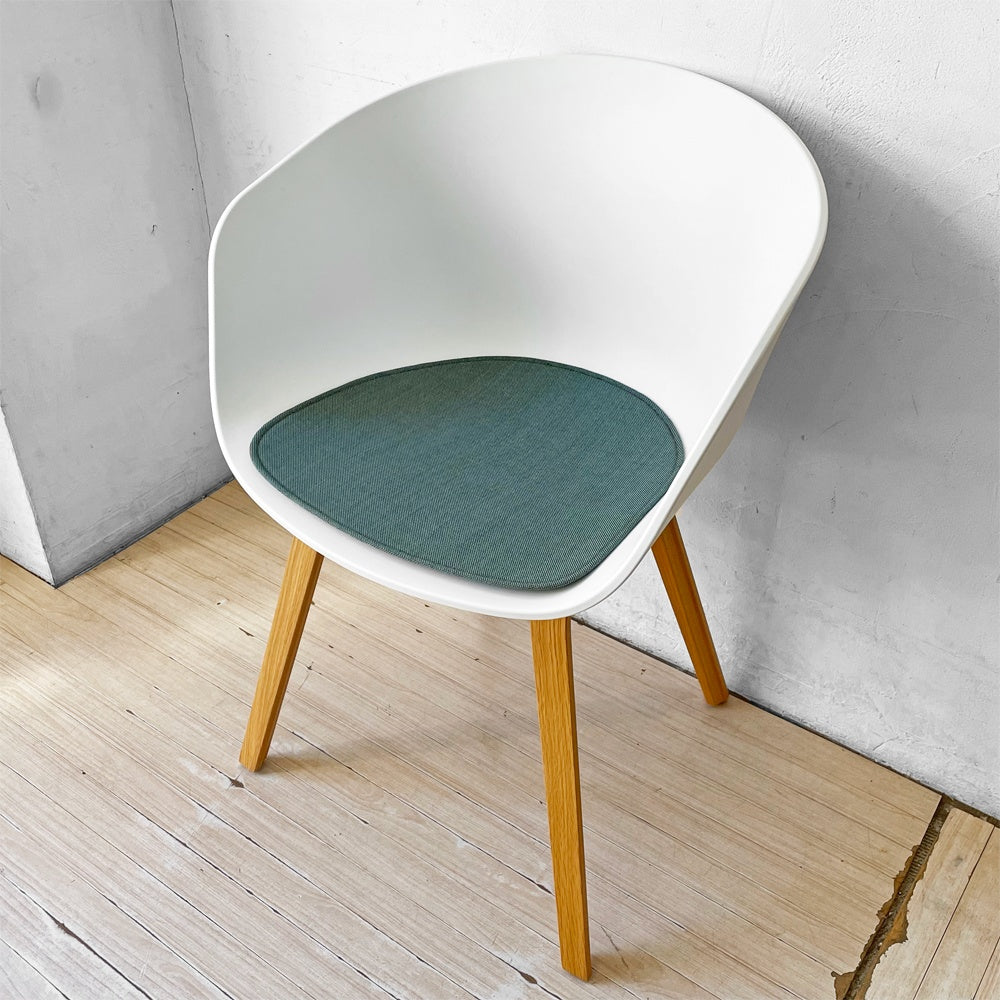 ヘイ HAY アバウト ア チェア ABOUT A CHAIR AAC22 アームチェア ダイニングチェア ホワイト 専用シートクッション付き 北欧モダン デンマーク 定価￥66,550- ★
