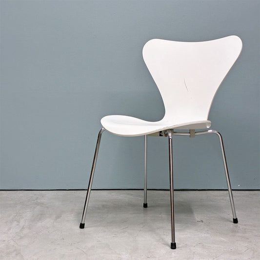 フリッツハンセン Fritz Hansen 3107 セブンチェア ホワイト ラッカー仕上げ スタッキング アルネ・ヤコブセン デンマーク 北欧家具 A ◎