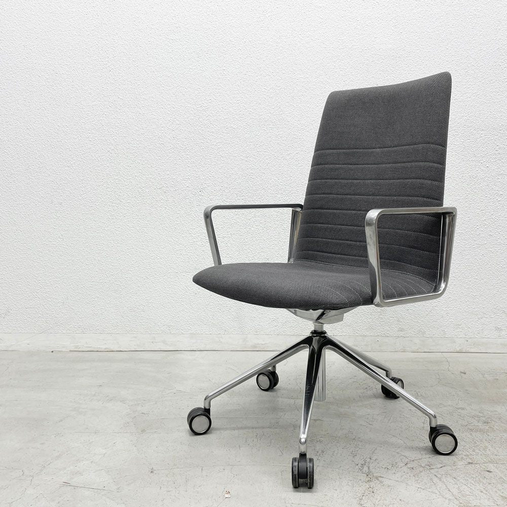 アンドリューワールド Andreu World フレックス エグゼクティブ Flex Executive インターミディエイトバック アームチェア デスクチェア アルミ キャスターベース ガス圧昇降 参考価格 ¥295,460- A 〓