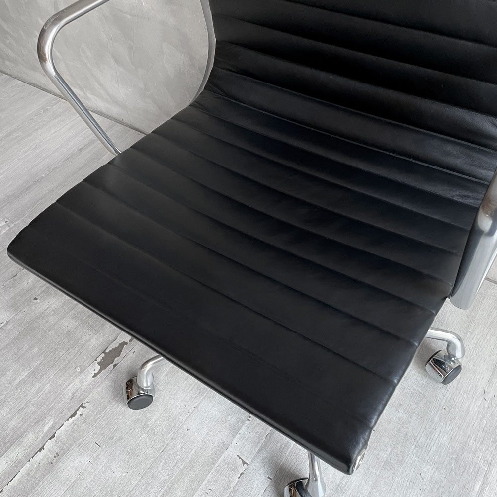 ハーマンミラー Herman Miller イームズアルミナムグループ マネジメントチェア アルミバフベース ガス圧昇降 5本脚キャスター 本革 レザー ブラック  B ♪