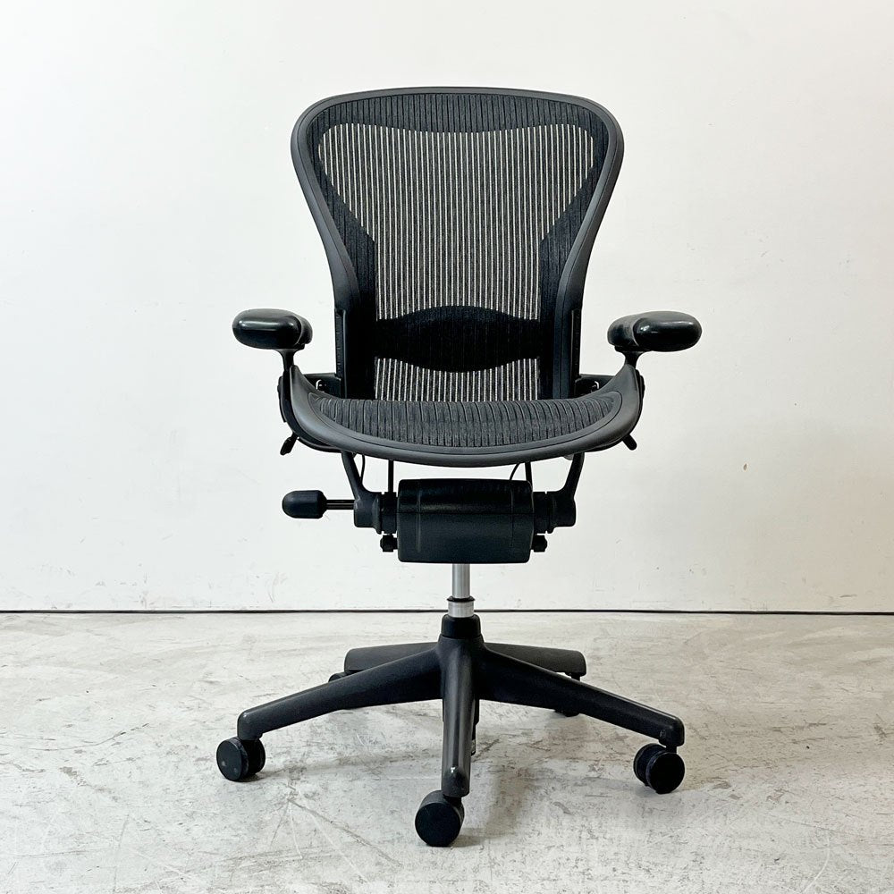 ハーマンミラー HermanMiller アーロンチェア ライト Bサイズ クラシックカーボンメッシュ ランバーサポート グラファイトベース アーム可動式 ●