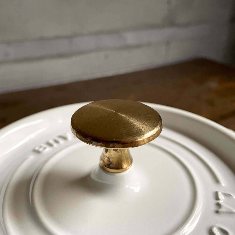 ストウブ STAUB ピコ ココット ラウンド 両手鍋 ホワイト 16cm 鋳物 キャセロール ガス オーブン IH対応 フランス ♪