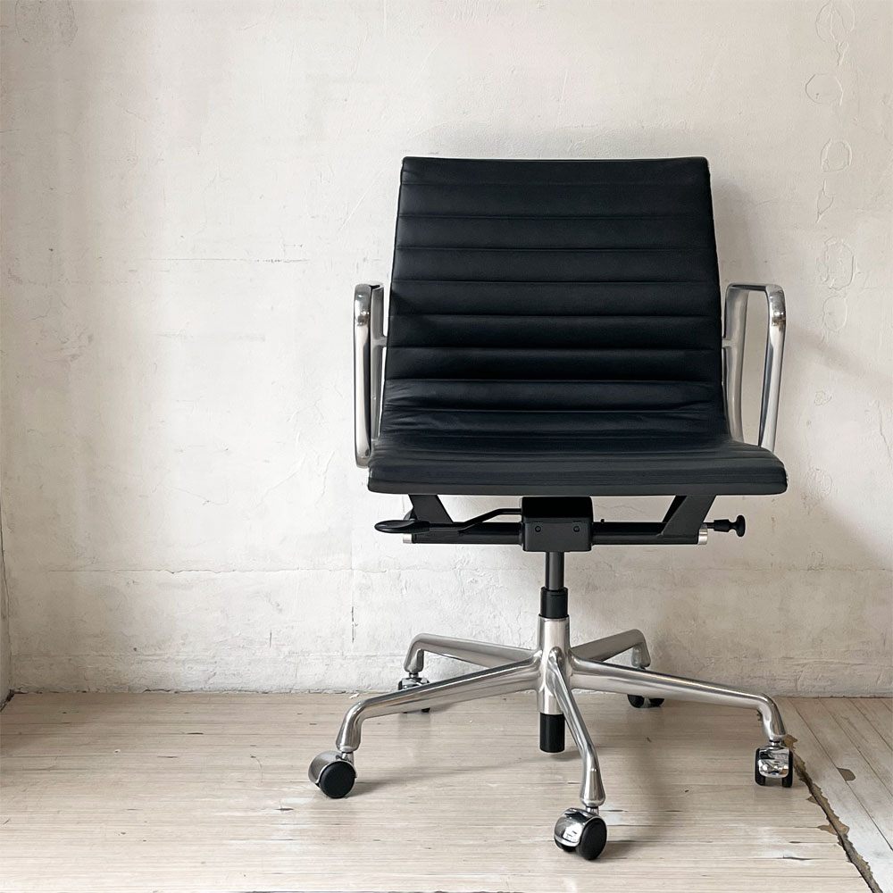 ハーマンミラー Herman Miller アルミナムグループ マネジメントチェア 本革 5本脚 C&Rイームズ ミッドセンチュリー ガス圧昇降 リクライニング ★